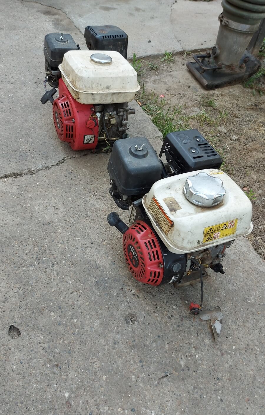 Samostalni benzinski motor, servis i zamena delova.